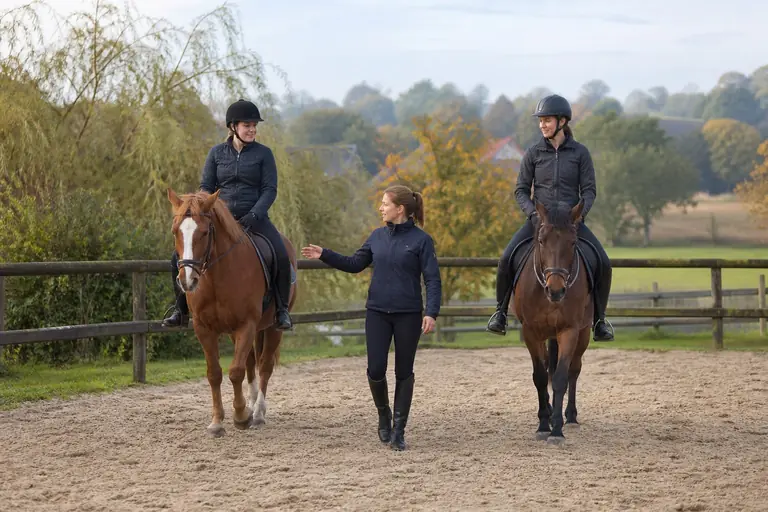 Cours d’équitation en carrière extérieure